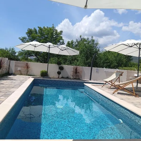 Villa Lauvi, ξενοδοχείο σε Kastela