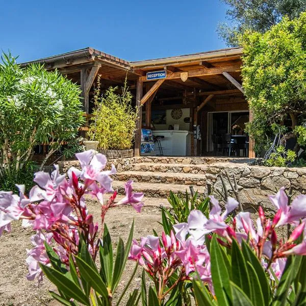 Mare E Monti Chalets, hotel in Porto Pollo