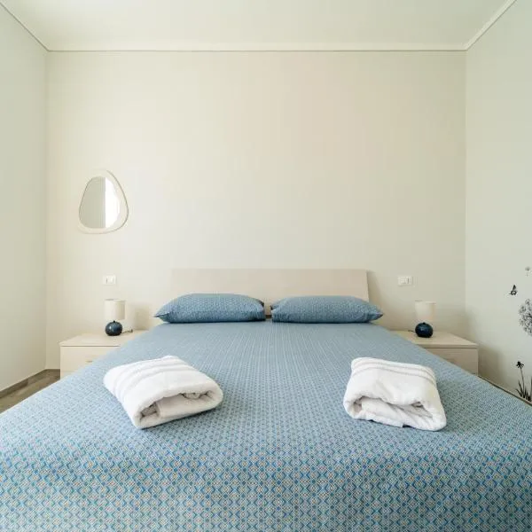 Elegante Appartamento con Terrazzo - Parcheggio Gratuito Privato & Wifi, hotel in Borgo San Dalmazzo