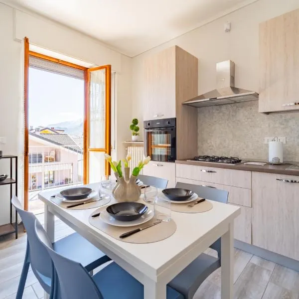 Elegante Appartamento con Terrazzo - Free Parking & Wifi, hotell sihtkohas Borgo San Dalmazzo