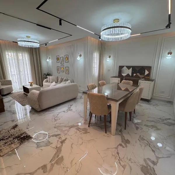 Luxury Penthouse apartment Mountain View Hyde park 3 master bedrooms ماونتن فيو هايد بارك شقة فاخرة 3 غرف نوم ماستر، فندق في New cairo