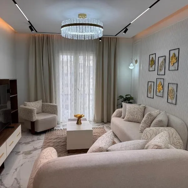 Luxury Penthouse apartment Mountain View Hyde park 3 master bedrooms ماونتن فيو هايد بارك شقة فاخرة, hotel New cairo városában