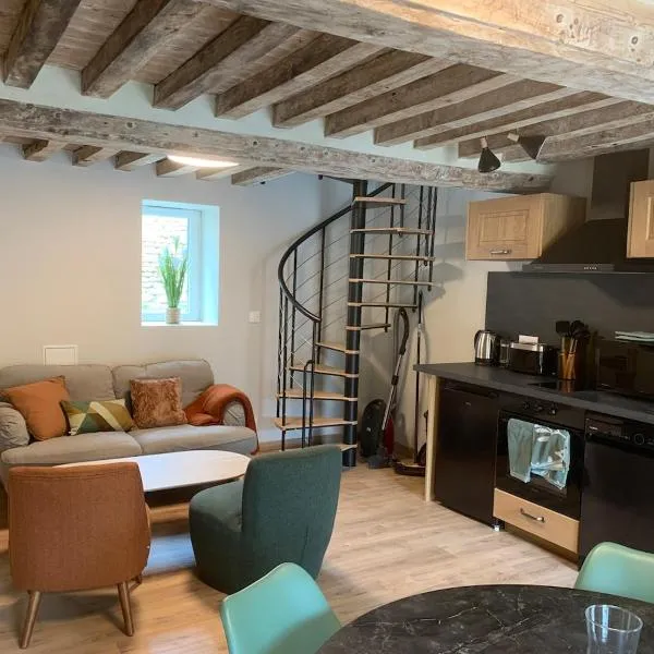 Maisonnette de charme avec option Piscine intérieure privée chauffée, hotel in Luc-sur-Mer