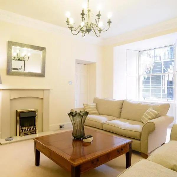 Beautiful Georgian 2 bedroom flat, hotel en Edimburgo
