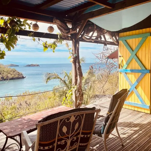 Gîte Ti Kazalo, cabane perchée, vue mer spectaculaire, pieds dans l'eau, hotel v destinaci Grande Anse
