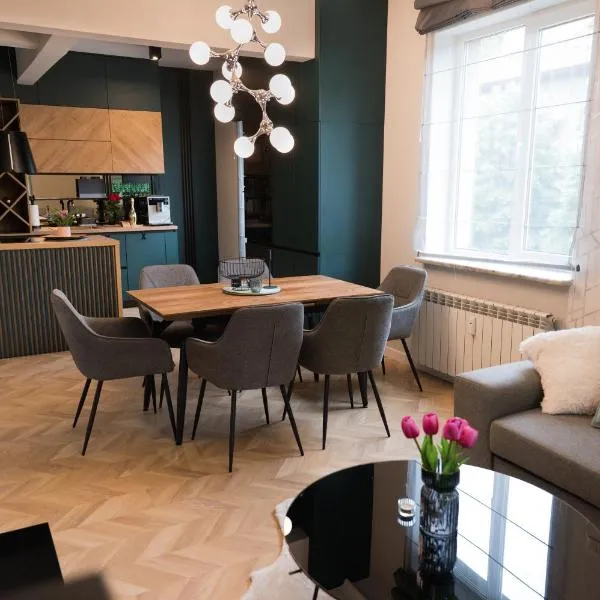 Луксозен арт апартамент в близост до центъра на града, hotel in Sofia