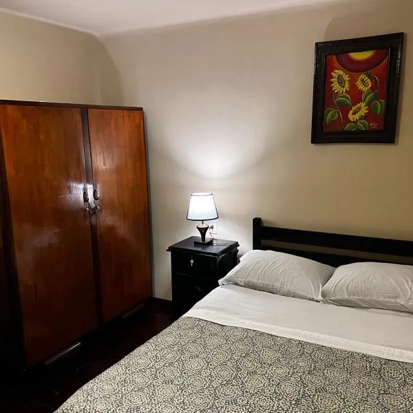 habitación acogedora, con terraza verde!, hotel in Cochabamba