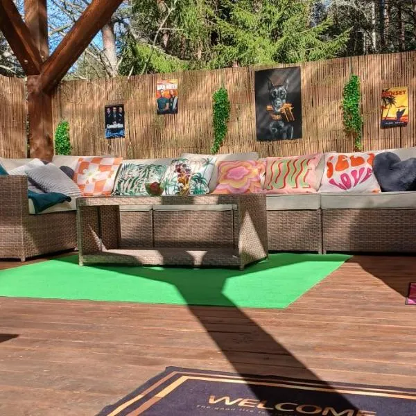 Miami Jungle Glamping, hotel v destinaci Korjuse