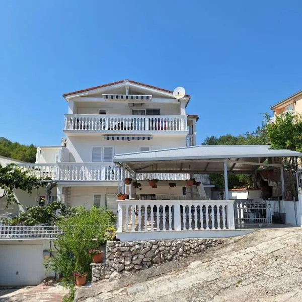 Apartments Zdenka, hotel v destinaci Marina
