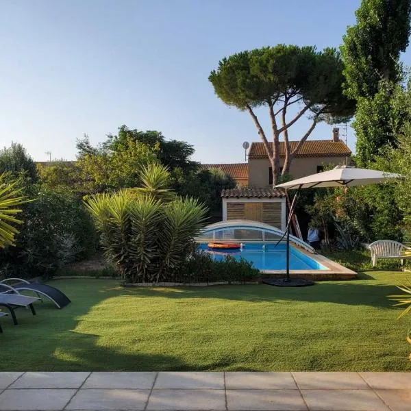 Chambre climatisée avec piscine près de la mer, hotel in Agde