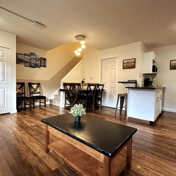 Banff Boundary Lodge Mountain View 2Brms 3xAC Townhouse, hotel en Canmore