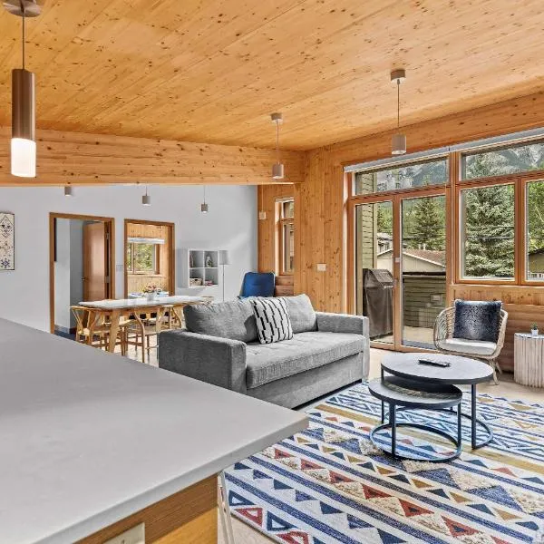 Pyrenees #202 - LEED Gold Certified, hotel a Canmore