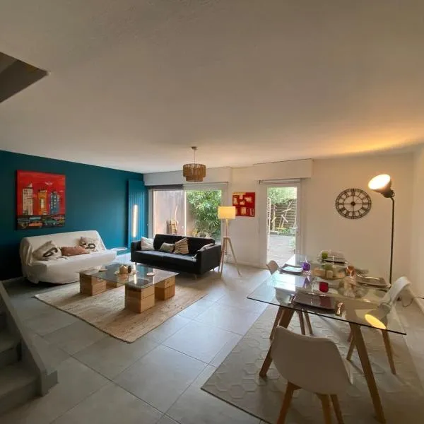 Family home, hotel in Mérignac