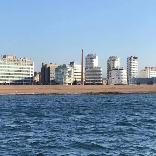 Playa A - PRIMERA LINEA DE PLAYA - WIFI GRATIS, hotel en Gijón