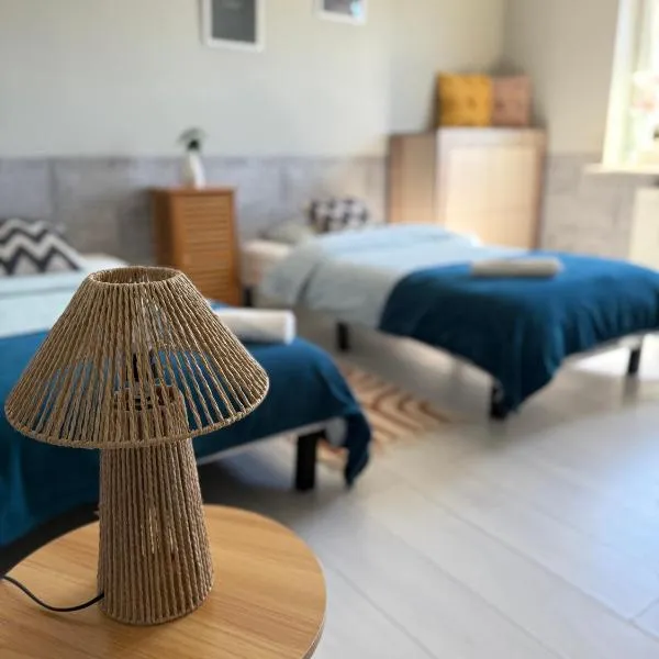 Szumi Las Bed & Breakfast, hotel v destinaci Józefów