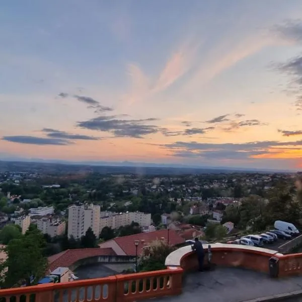 Le Balcon deThiers, hotel v destinaci Thiers