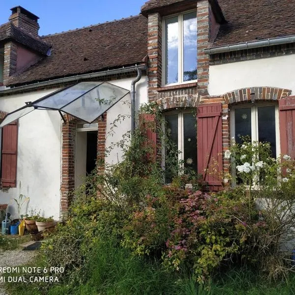 Studio tout confort proche de Joigny, hotel v destinaci Chamvres