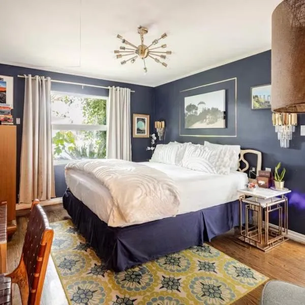 The Vine Studio City - CAL KING - Private Entrance, hotel in Los Angeles