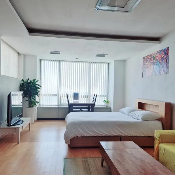 Cozy - Experience Home like Comfort Studio, hotel v destinaci Inčchon