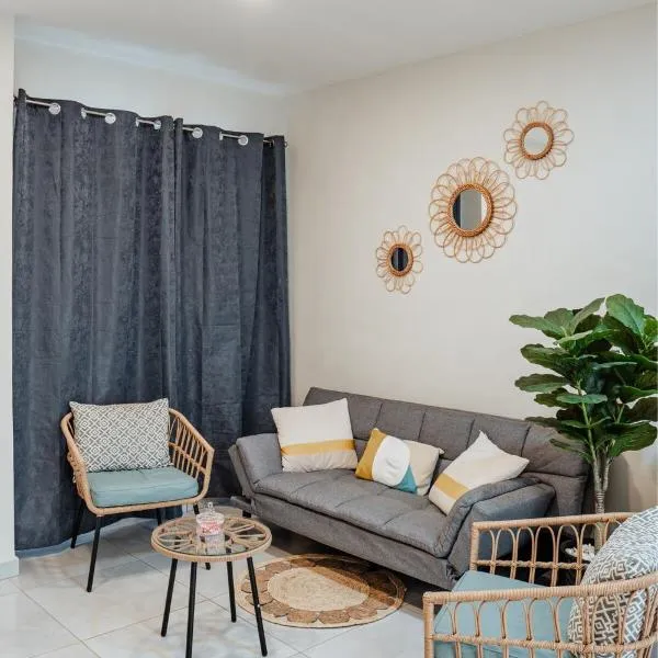 Modern house, 5 minutes from El Salvador Airport, hotel em Astoria