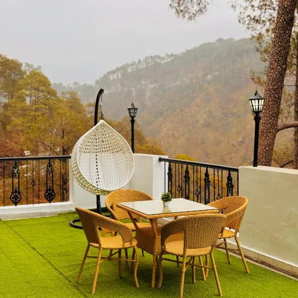 Sitara Ambience Resort Halwani-Kaichi dham Bypass Road, hotel v destinaci Bhowāli
