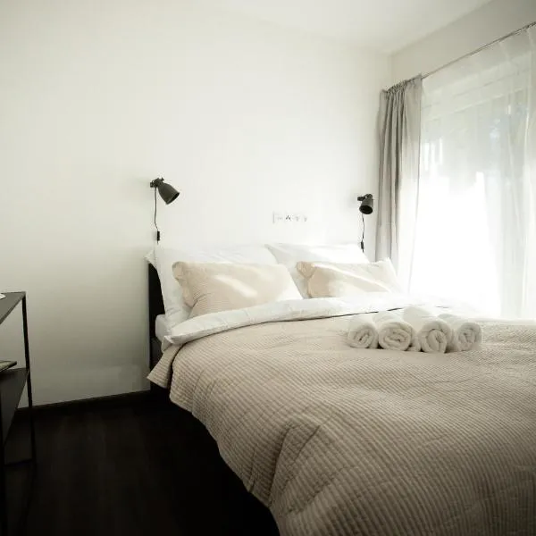 Apartmán u břehu Lipna se zahradou, hotel v destinaci Černá v Pošumaví