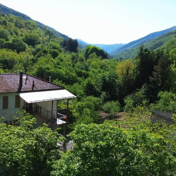 Casa Castagno e Ruscello - Nature Retreat in Liguria，Pieve di Teco的飯店