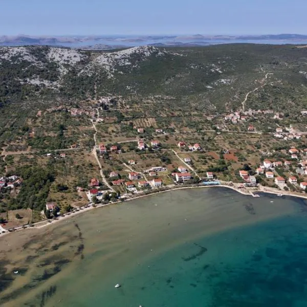 Apartmani Chiara, hotel v destinaci Mrljane