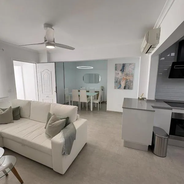 Moderno y Lujoso Bungalow de 3 habitaciones en GRAN ALACANT, ALICANTE, hotel en Gran Alacant