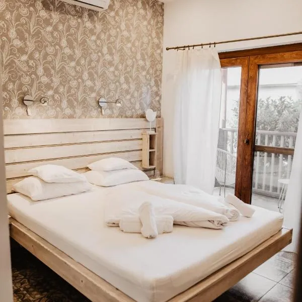 Fészek -Étel és Hotel- – hotel w mieście Zánka