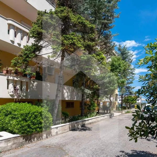 Homiday - Via XXV Aprile, hotel en Pineto