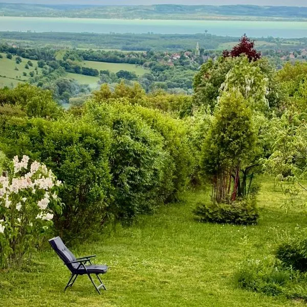 Csicsóka Panoráma Apartman, hotel v destinaci Balatoncsicsó