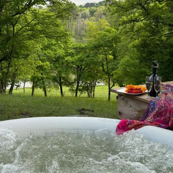 EcoLodge Libellule romantique pour amoureux, hotel in Cazats