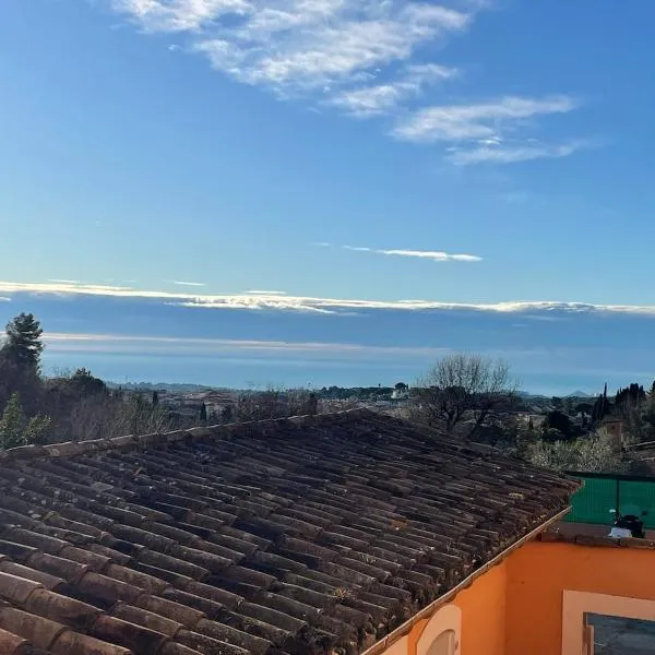 Charming 3 rooms with terrace, hotel in Vence
