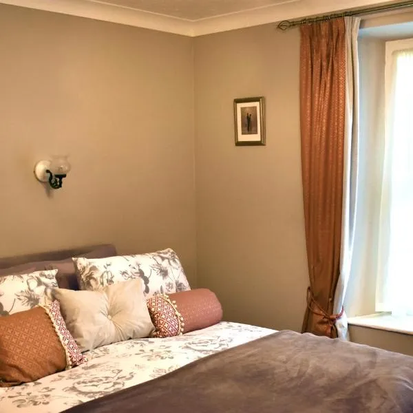 Lion Royal Hotel, Rhayader, hotel in Rhayader