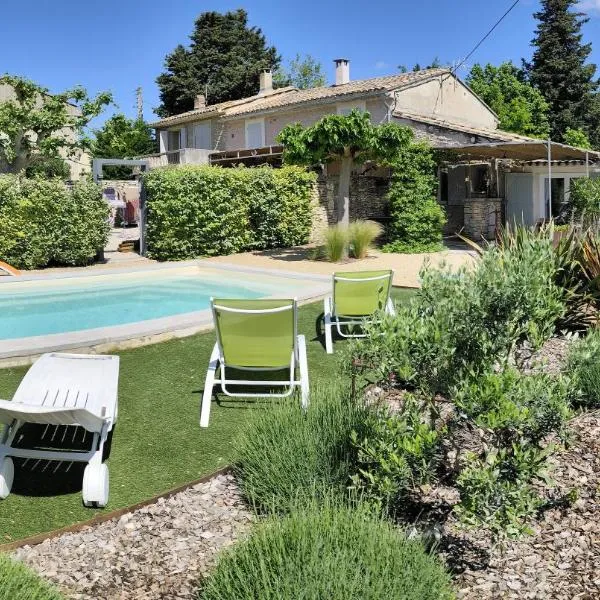 La maison du petit écolier, hotel in LʼIsle-sur-la-Sorgue