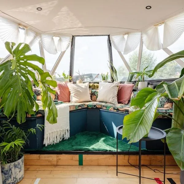 The Floating Terrarium, hotel in London