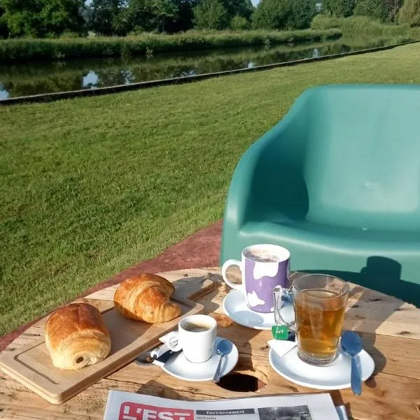 Au pont tournant - A 30m de la Voie bleue - Table d'hôtes, отель в городе Selles