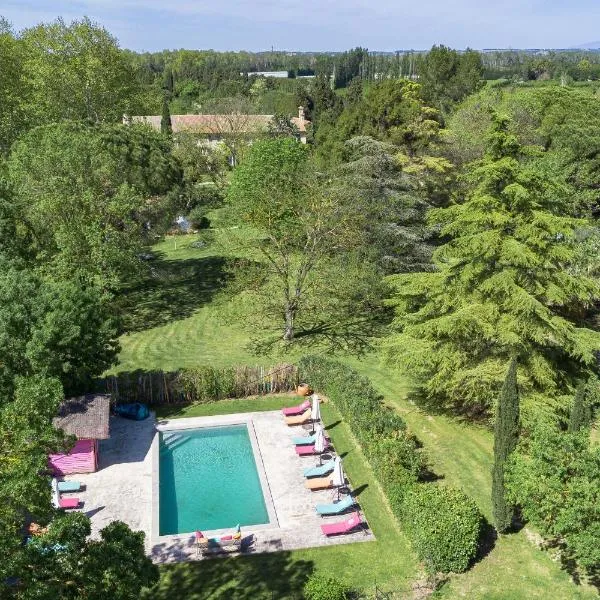 Les Gîtes du Domaine de Rhodes, hotel v Avignonu