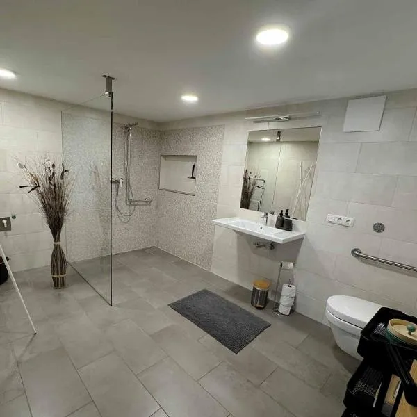 Ferienwohnung Stoablick - barrierefrei mit Bergblick, hôtel à Bad Goisern