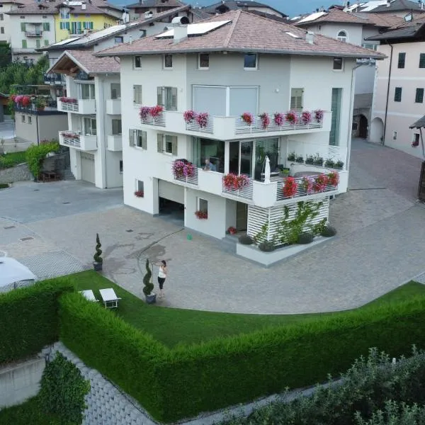 Le Rocce Val di Non - Quality Room & Breakfast, hotel v destinácii Tassullo