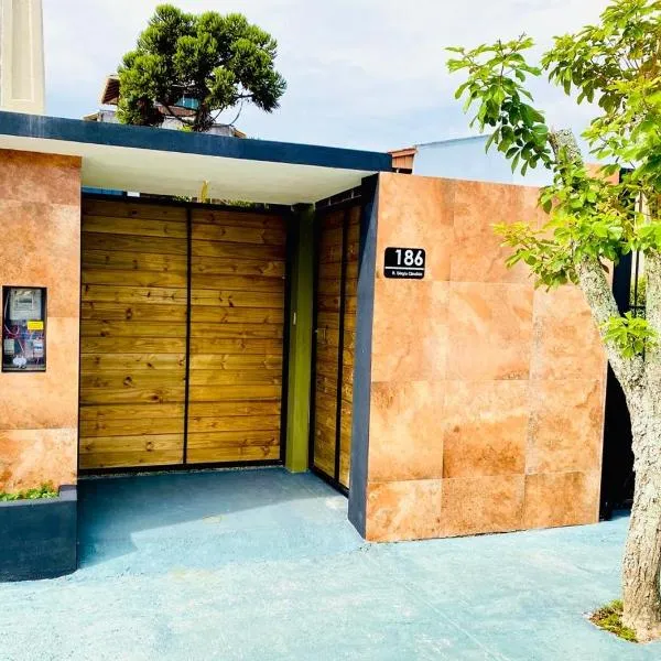 TuRiStAnDo eM fLoRiPa - Espaço PRIVATIVO até 6 pessoas, ξενοδοχείο στη Φλοριανόπολη