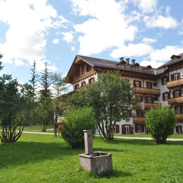 Villaggio Turistico Ploner, hotel u gradu 'Carbonin'