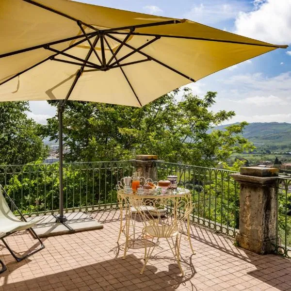 B&B in an 1800s Frescoed Villa with Panoramic Solarium and Historic Park - Villa Mastrangelo, hotel v destinaci Colli del Tronto