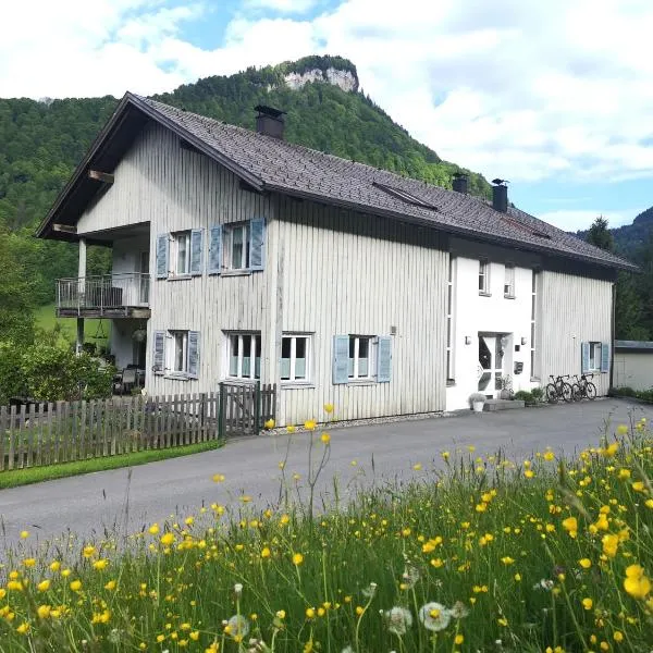 Haus Hirschlitten, hotel in Mellau