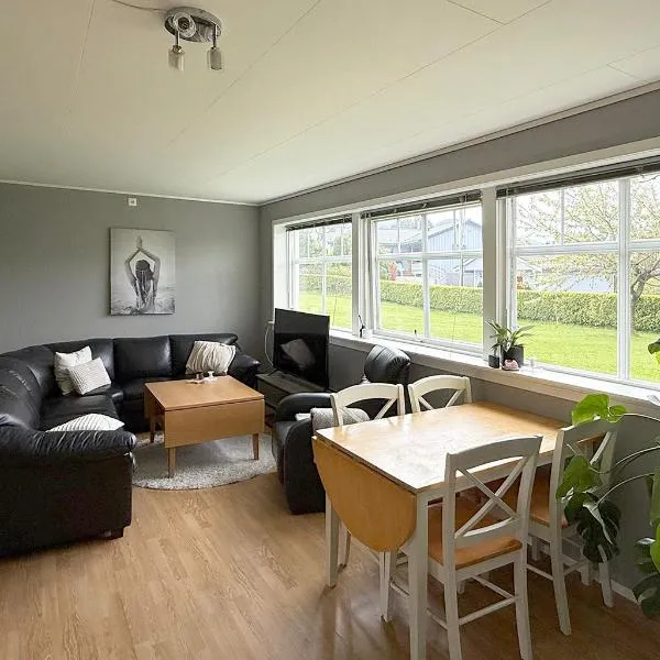 Haugane, hotel in Selje