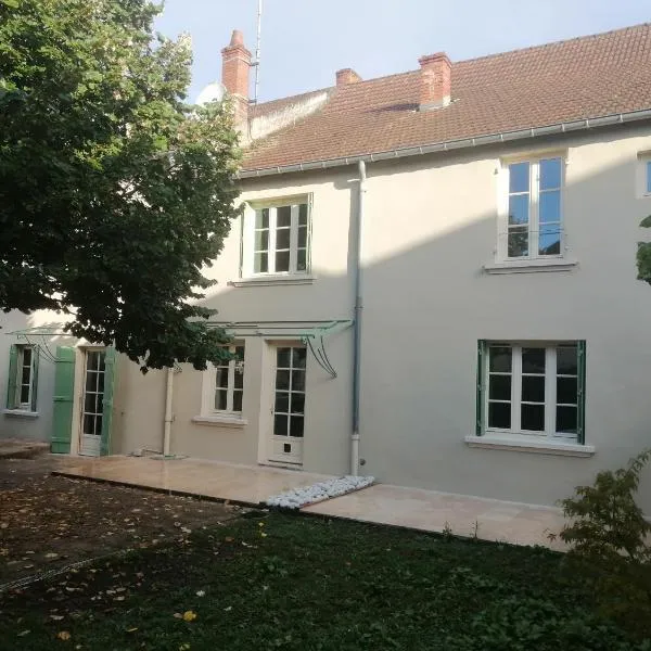 Chez Marine et Justine, hotel in Charolles