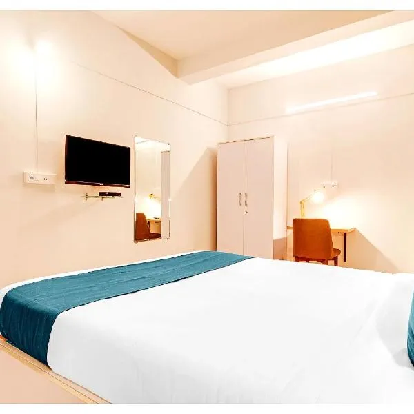 Near Mahakal Temple Hotel SRI- D & D ! Ujjain,Near Railway station, Fully Air conditioned Rooms & Spacious Room With wifi- Lift and Restaurant Facilities, BEST HOTEL IN UJJAIN, hotel v destinaci Udždžain