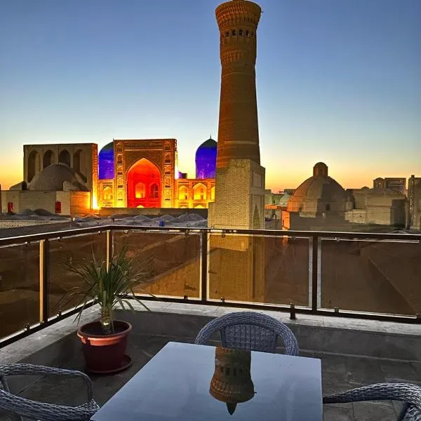 GOLDEN MINARET Terrace Panorama view old city、ブハラのホテル