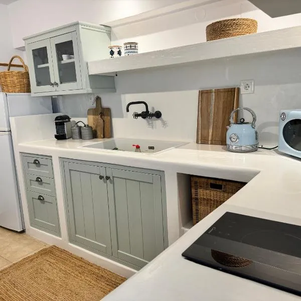Leonidas House Renovated 2024, hotel v destinaci Agia Marina